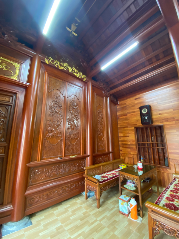 Chi tiết chạm khắc tinh xảo trên vì kèo nhà gỗ cổ Hải Phòng