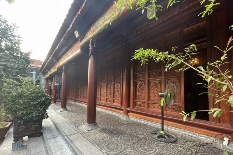 Mẫu nhà thờ tổ tiên bằng gỗ cổ truyền trang nghiêm - Hải Đăng
